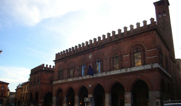 Il palazzo del municipio a Cremona