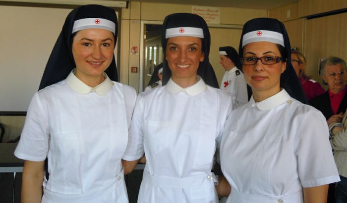 Le tre nuove crocerossine di Crema: Anna Izzo, Elisa Resteghelli e Marina Zaghen