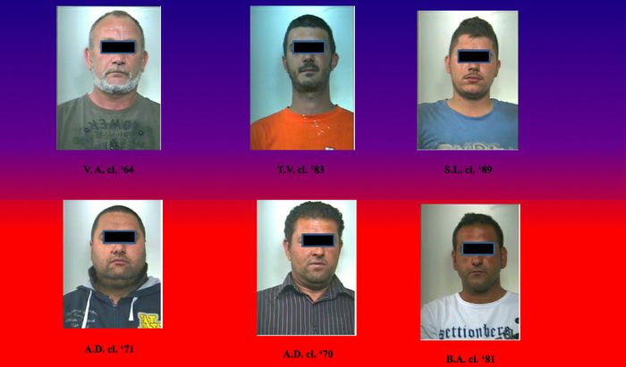 Le immagini dei sei arrestati
