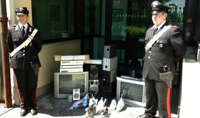 Due carabinieri con la refurtiva