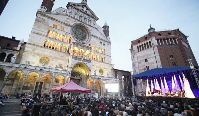 Il pubblico in piazza del Duomo