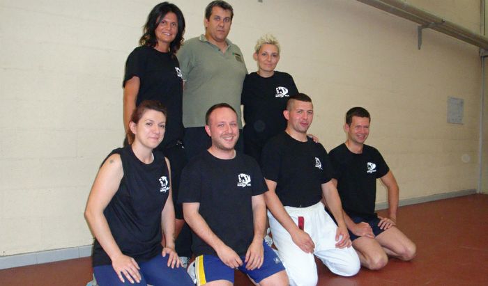 Una foto di gruppo dei ragazzi del Krav Maga