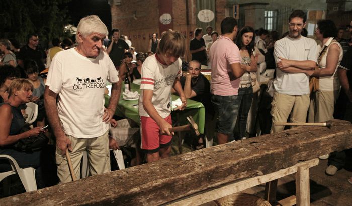 Uno dei momenti ludici di una passata edizione della Sagra di Fossa
