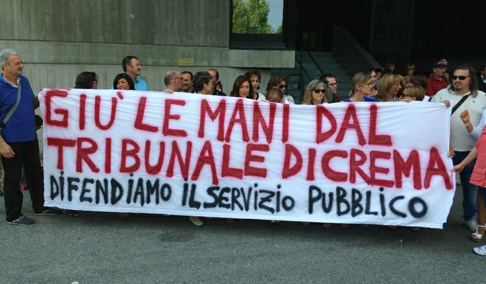 I dipendenti di fronte al tribunale