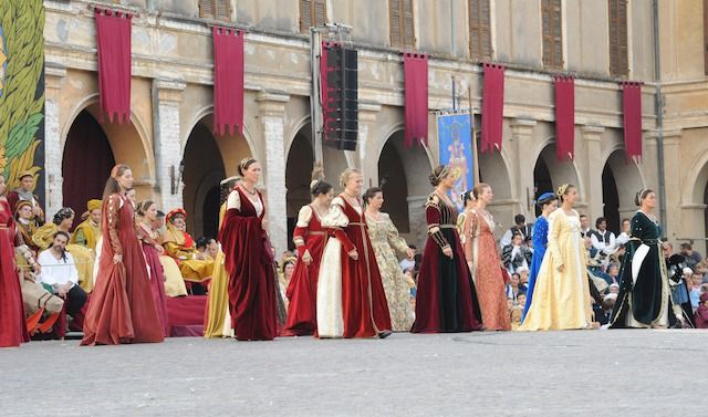 Ballerine

Isola Dovarese Palio