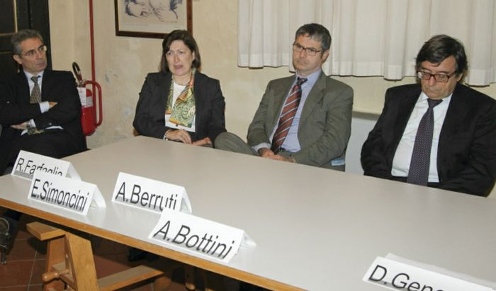 Il tavolo degli esperti al convegno sul Tumore al Seno. Da sinistra: Farfaglia, Simoncini, Berruti, Bodini