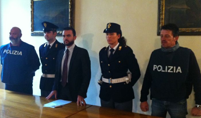 Il dirigente Nicola Lelario della Squadra Mobile durante la conferenza stampa sull'operazione