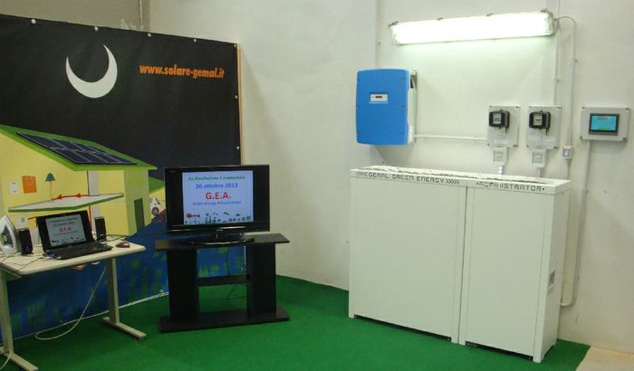 Il sistema Gea, a destra, alimenta qui direttamente alcuni elettrodomestici di uso comune
