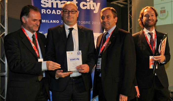 Il Premio Smart City, ritirato dall’assessore comunale all’Urbanistica Federico Fasani