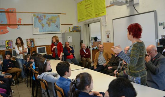 L'incontro tra bambini ed ex combattenti