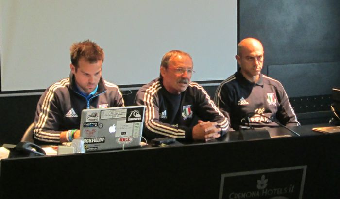 Da sinistra Andrea Cimbrico, addetto stampa della Nazionale, Jacques Brunel, allenatore azzurro, e Luigi Troiani, team manager