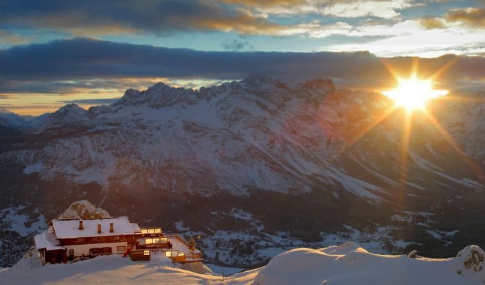 Un'alba sulle Dolomiti