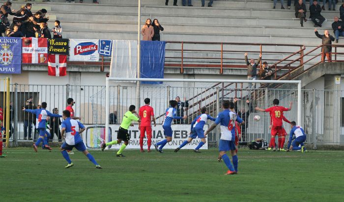 Il provvisorio gol dell'1-0 siglato da De Cenco