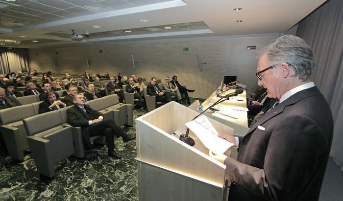 Umberto Cabini parla all'assemblea degli Industriali