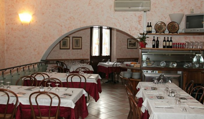 La sala della pizzeria Bersagliera