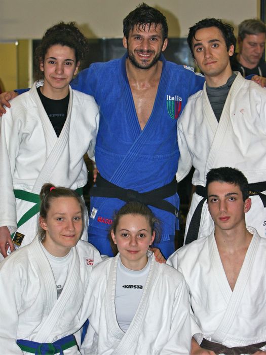 Atleti del Kodokan con Marco Maddaloni