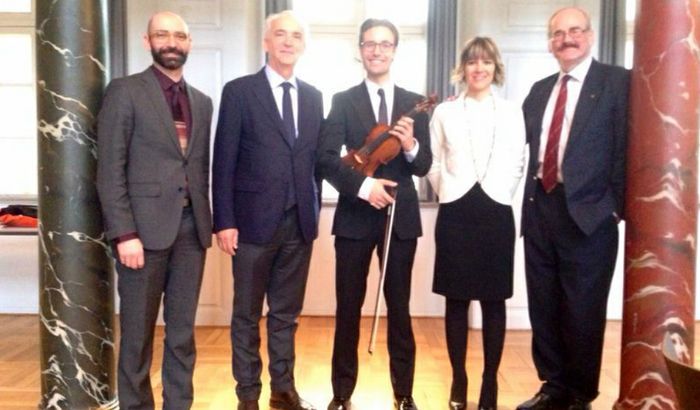 Da sinistra Paolo Bodini capo ufficio stampa cremonafiere, Massimo Bianchedi direttore generale cremonafiere, Philip Benjamin Skow violinista danese, Ilaria Seghizzi ufficio Marketing responsabile delle tre Manifestazioni, Knud Arne Jurgensen musicologo e storico del teatro danese