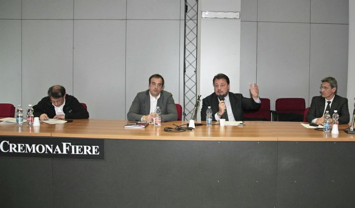 Gianni Fava all'assemblea del Biogas a Cremona