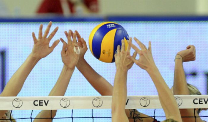 Una partita di volley femminile