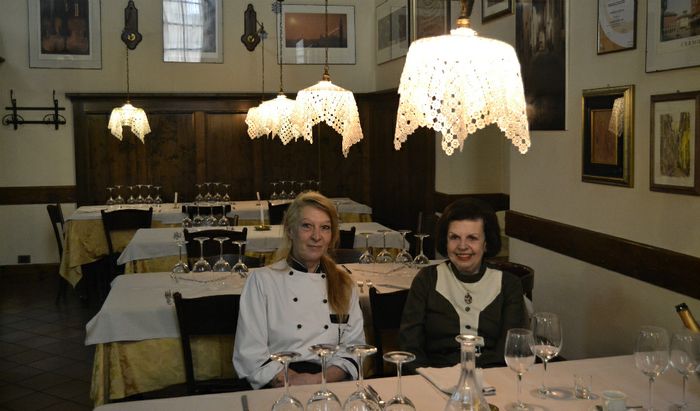 L’ospite di «Mondo Padano»Renata Patria (a destra) con la patronessa e chef della «Botte»Carla Parassina