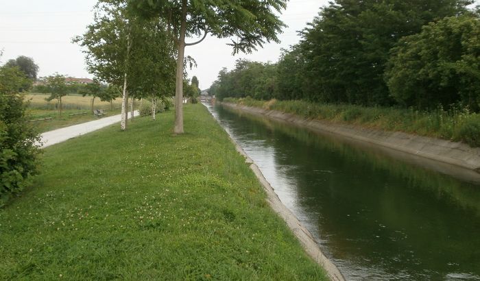 Un canale di irrigazione