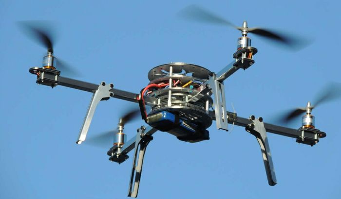 Un drone quadricottero