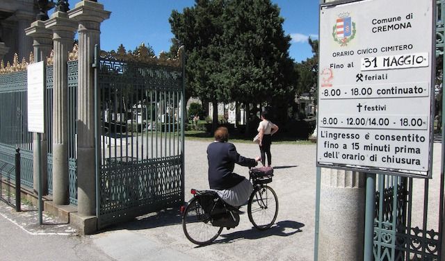 Ingresso del cimitero di Cremona