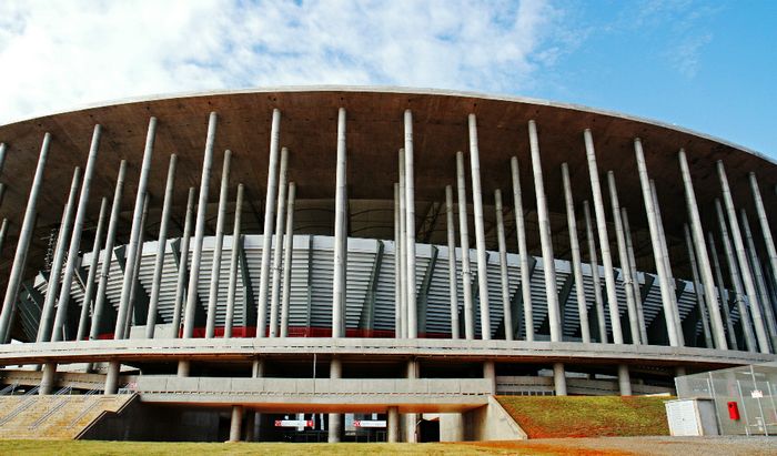 Estádio Nacional Mané Garrincha - In primo piano i tubi realizzati dall'Ata di Cremona