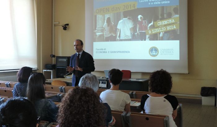 Il Prof. Fabio Antoldi drante l'Open Day 2014 alla Cattolica di Cremona