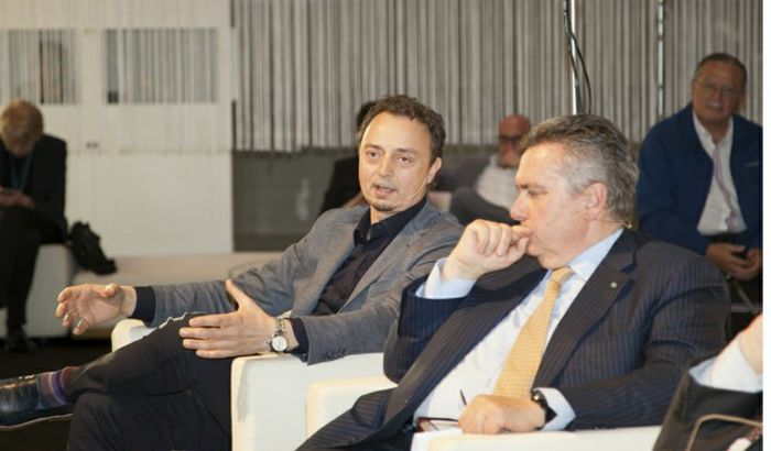 Matteo Moretti impegnato in un dibattito al Cosmoprof di Bologna 