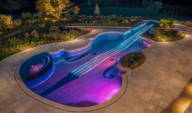 Piscina violino di bedford nello stato di New York

