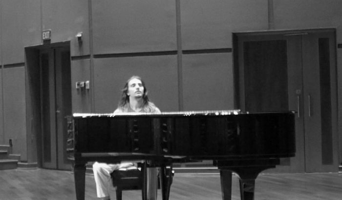LUCA STRADIVARI AL PIANOFORTE
