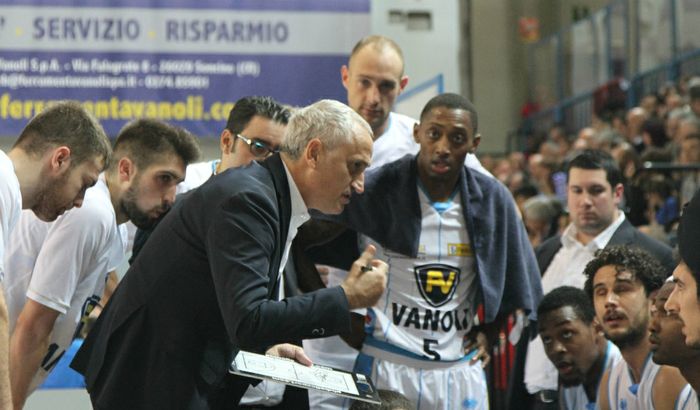 Vanoli, coach Cesare Pancotto durante un time out