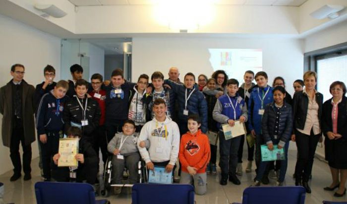La 3A e 3B della Scuola Media di Ostiano alla Euromet Srl
