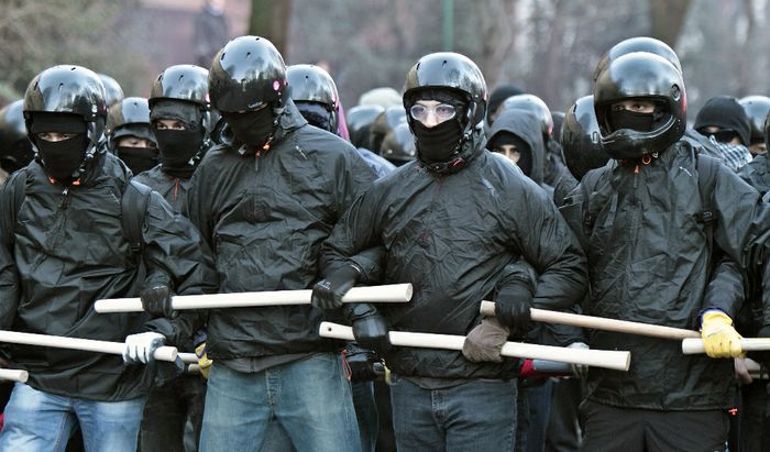 I black bloc in corteo 