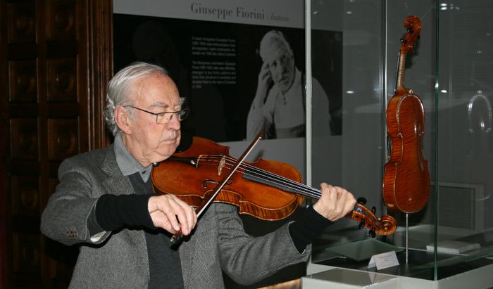 Giuranna al Museo del Violino