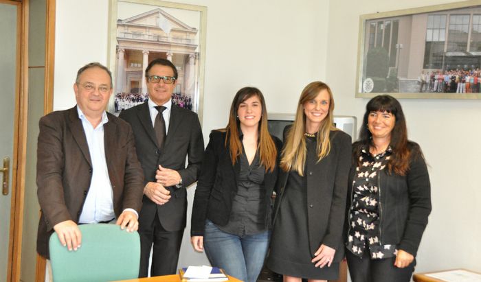 Al centro, Claudia Coppola