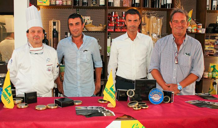 Da sinistra a destra lo chef Carlo Bresciani, l’imprenditore del caviale Matteo Giovannini della Adamas Caviar, Ettore Prandini Presidente Coldiretti Lombardia e Sergio Nannini della Adamas Caviar durante la presentazione al Padiglione Coldiretti delle produzioni in Lombardia