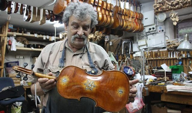 Amnon Weinstein

