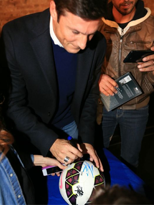 Javier Zanetti a Cremona nell'incontro organizzato da Mondo Padano - Zanetti autografi