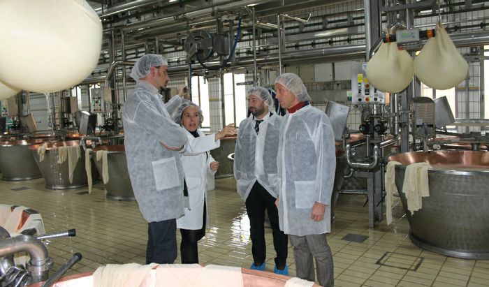 Carlo Vezzini in visita alla Pozzali Lodigrana - Latte - formaggio