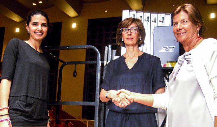 Della stretta di mano tra la titolare del Gruppo Guarneri Gabriella Martani con la figlia Sara Guarneri e la direttrice del Museo Virginia Villa, quando a luglio dello scorso anno fu consegnata la piattaforma aerea