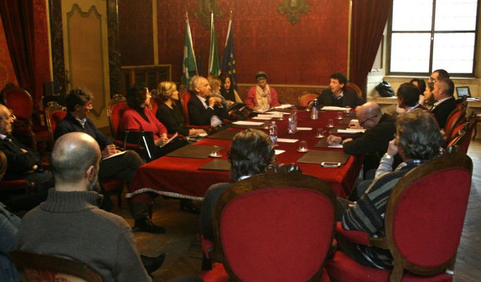 Tavolo liuteria in Comune