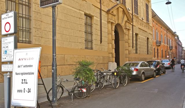 CREMONA CENTRO STORICO ZTL AUTO IN SOSTA
