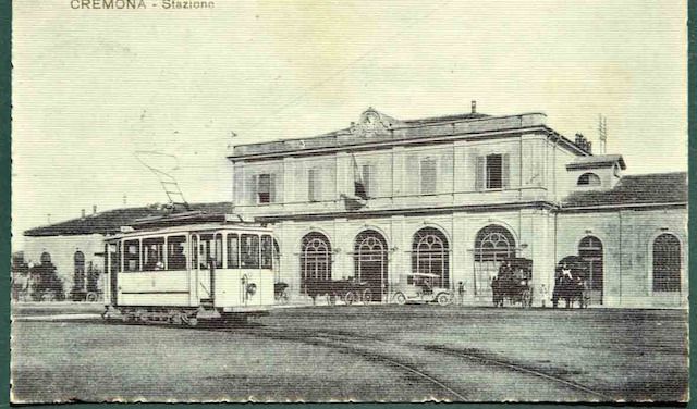 Cremona-Stazione e tram

