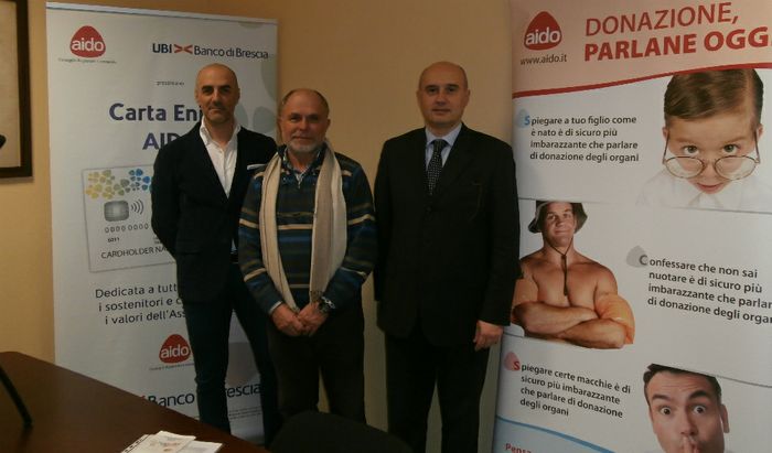 La presentazione di 'Enjoy Aido' Marco Rezzoagli, Responsabile Marketing territoriale lombardia Sud del Banco di Brescia, Sebastiano Milani Direttore della Filiale di Piazza Stradivari e Enrico Tavoni Presidente Provinciale Aido 