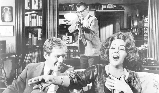 Liz Taylor George Segal e Richard Burton
