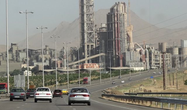 Una grande fabbrica in Iran

