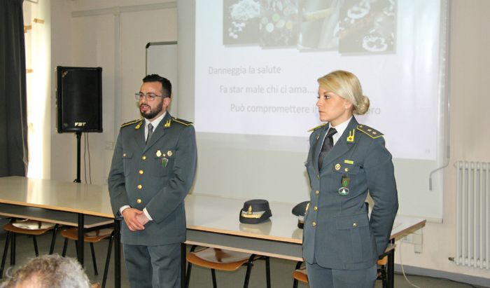 Nella foto a destra il Ten. Naiquè Palla della Guardia di Finanza