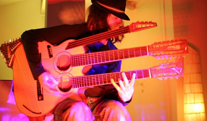 La chitarra a 49 corde